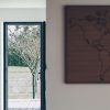 carte du monde sur un mur blanc