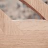 chevrons en chêne massif incrusté dans la table grace à la machine à commande numérique
